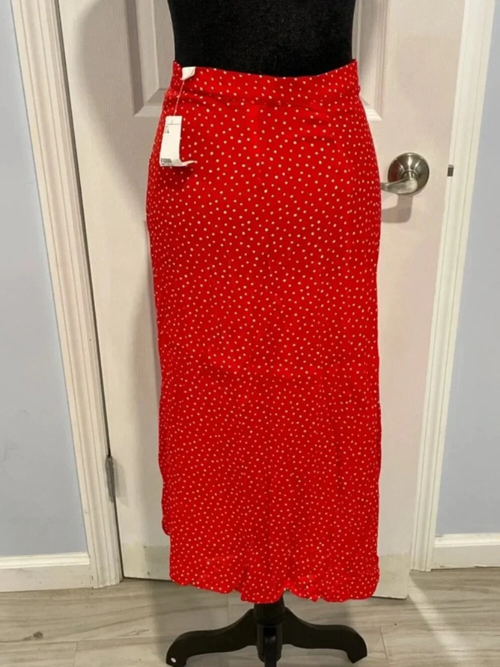 H&M Women’s Red White Polka Dot Button Front Midi Skirt 6 NWT